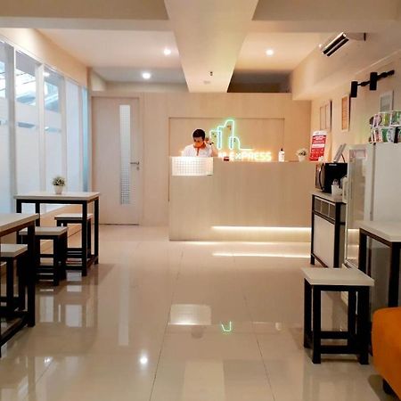 Titanium Express Homtel Hotell Jakarta Exteriör bild