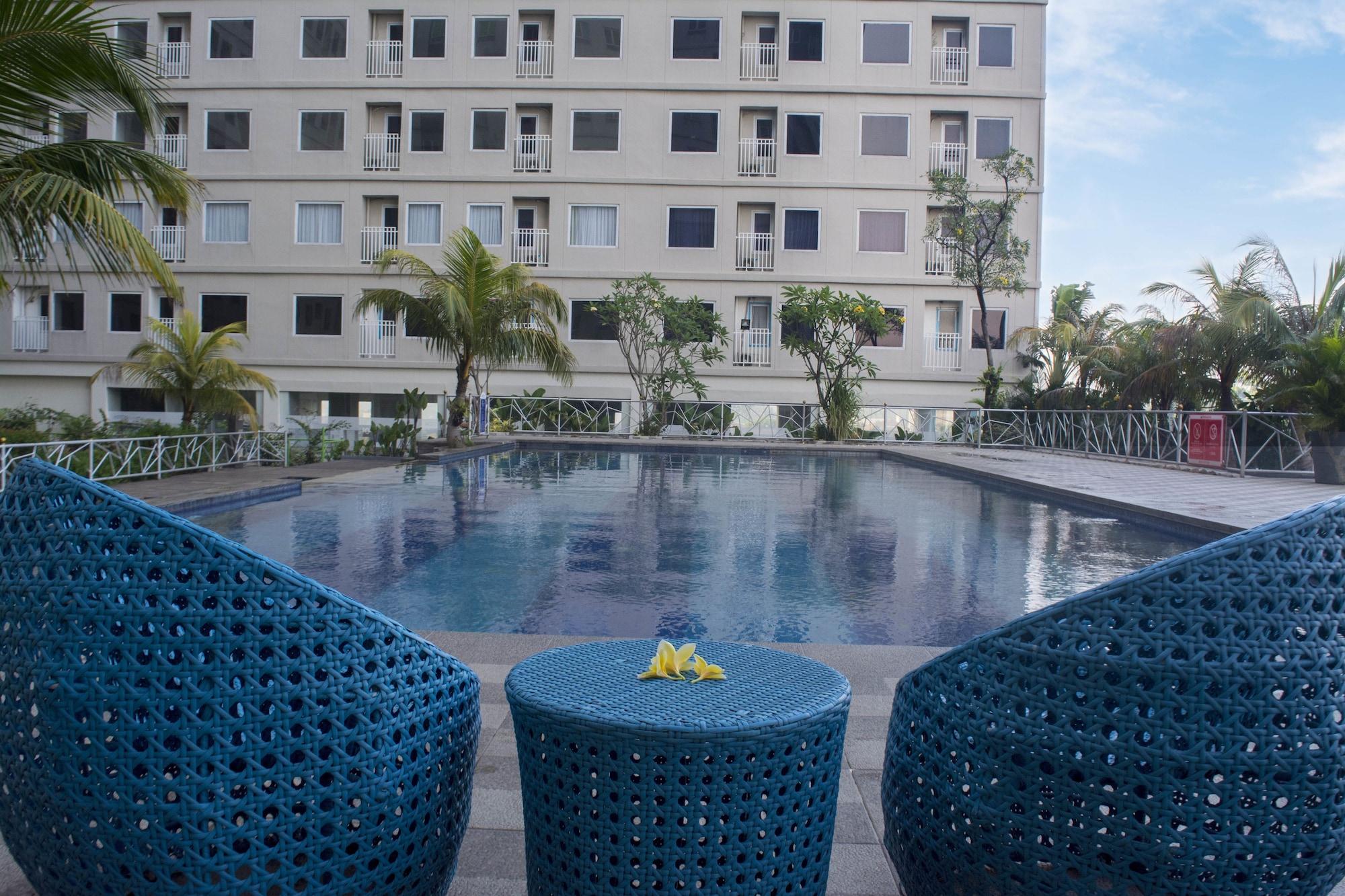 Titanium Express Homtel Hotell Jakarta Exteriör bild