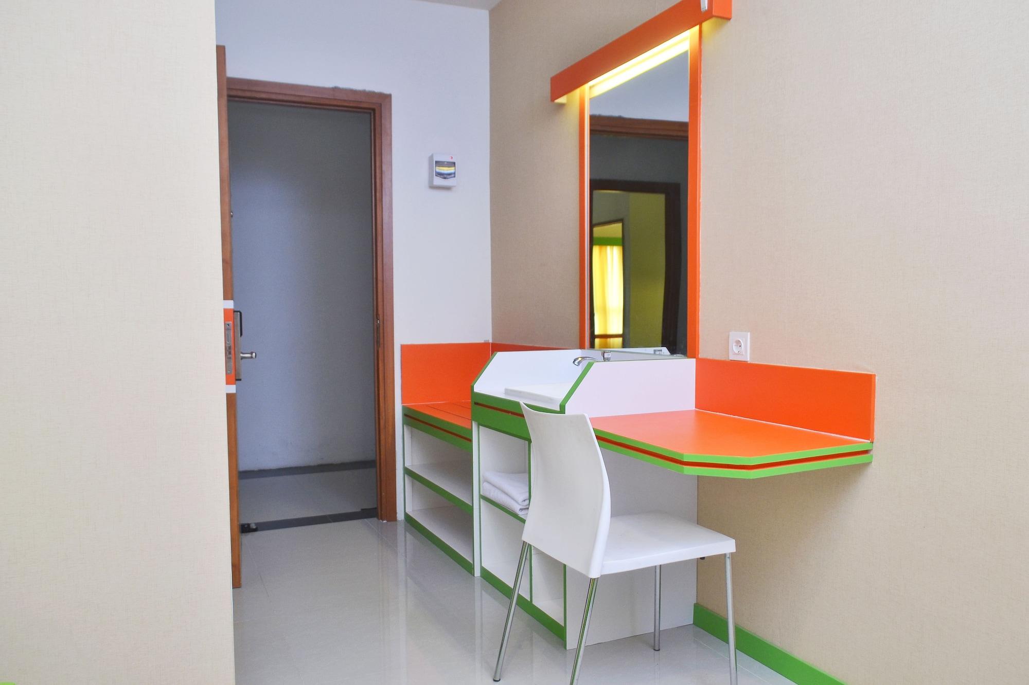 Titanium Express Homtel Hotell Jakarta Exteriör bild