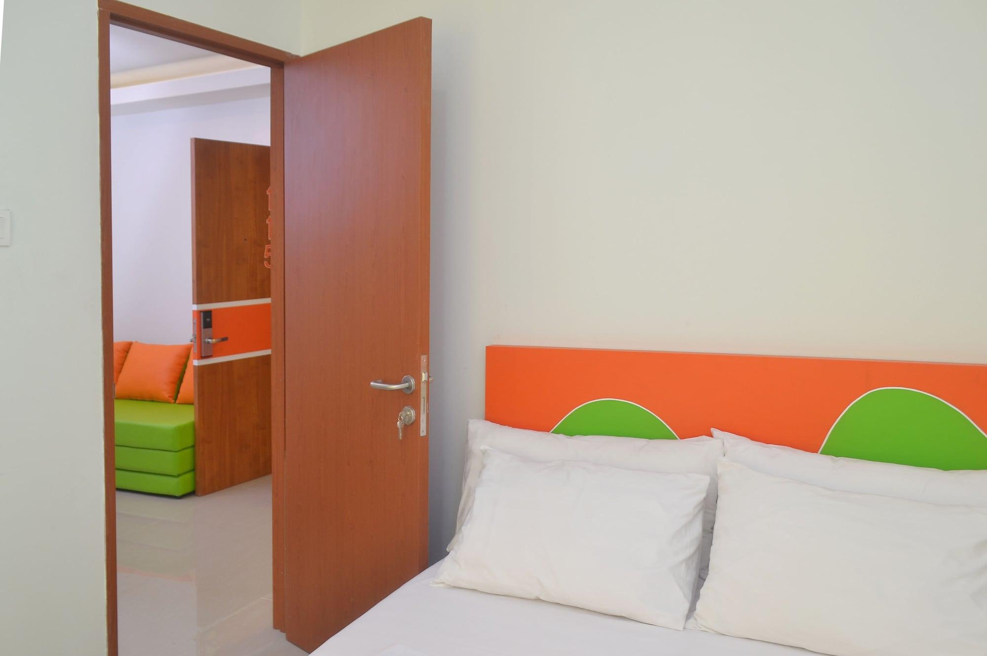 Titanium Express Homtel Hotell Jakarta Exteriör bild