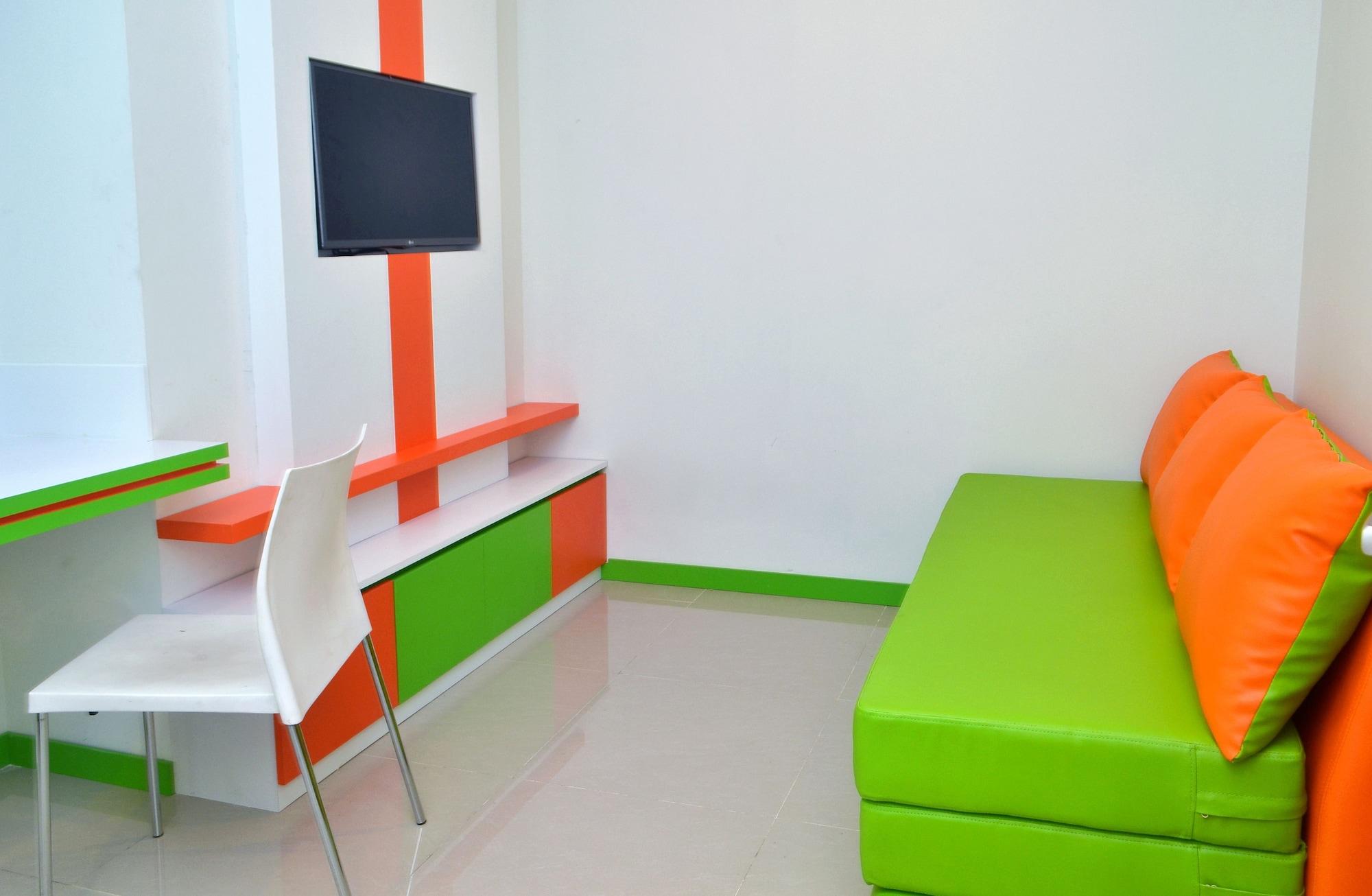 Titanium Express Homtel Hotell Jakarta Exteriör bild