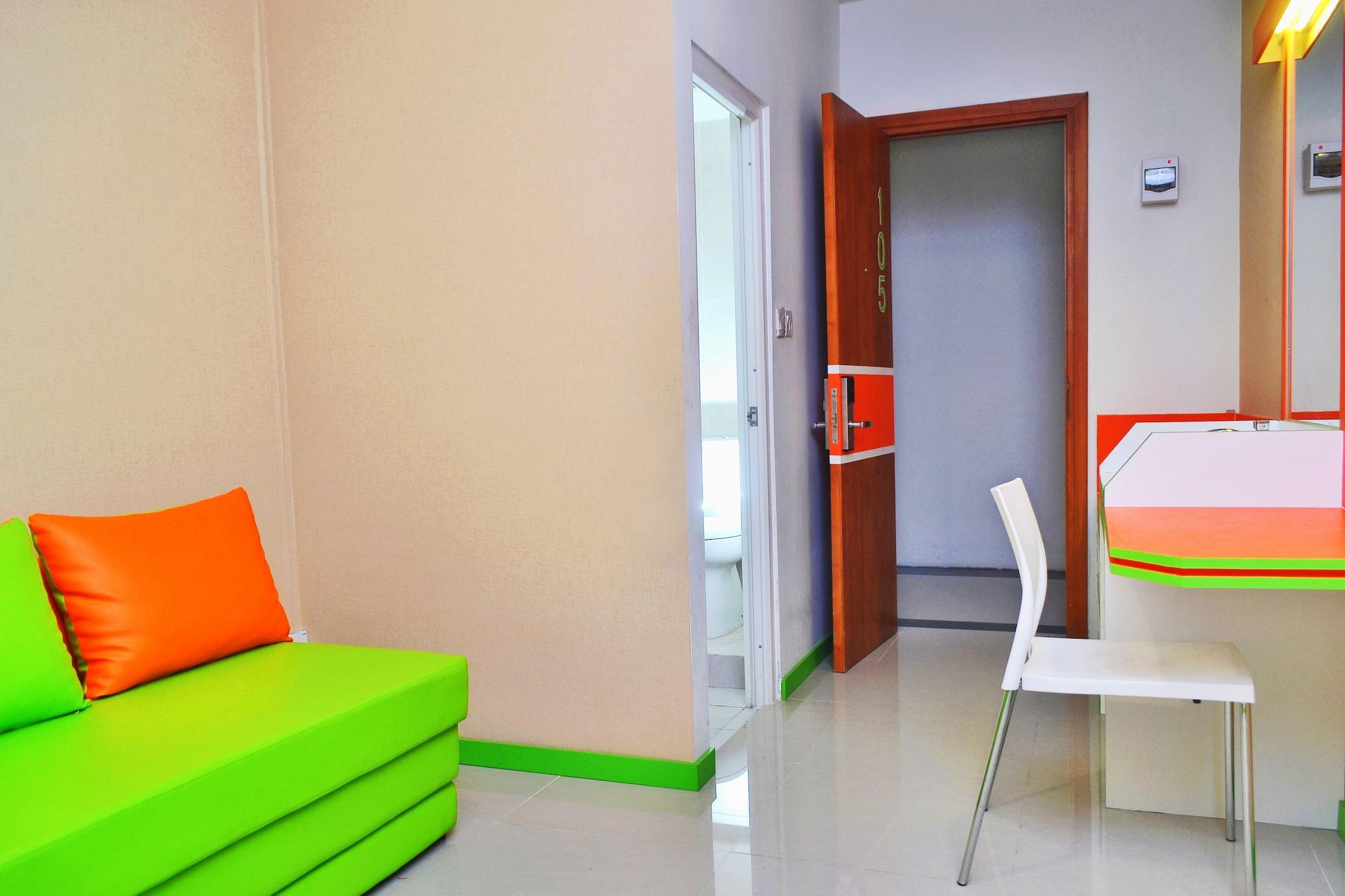 Titanium Express Homtel Hotell Jakarta Exteriör bild