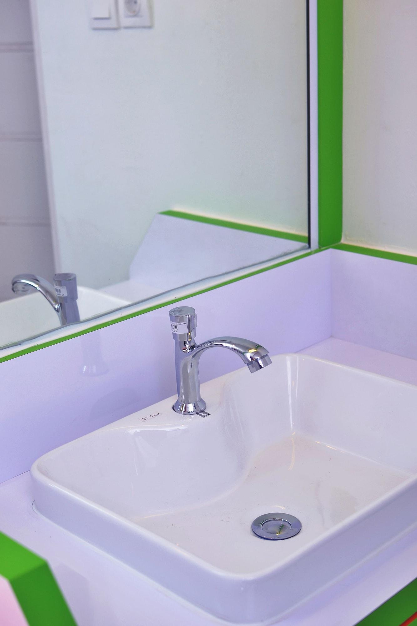 Titanium Express Homtel Hotell Jakarta Exteriör bild