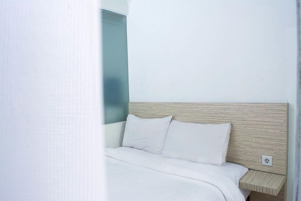 Titanium Express Homtel Hotell Jakarta Exteriör bild