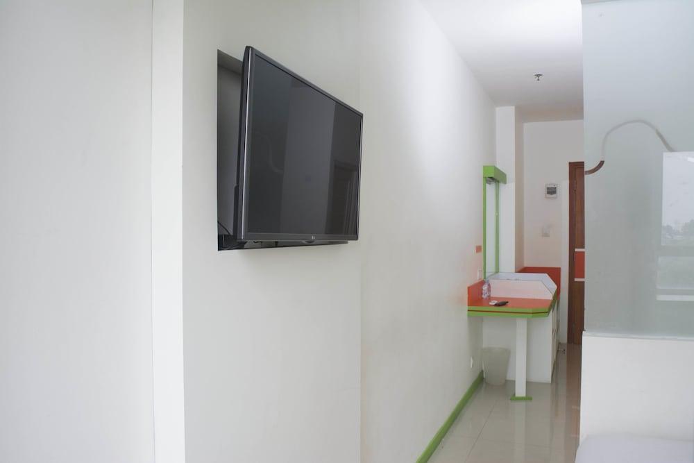 Titanium Express Homtel Hotell Jakarta Exteriör bild