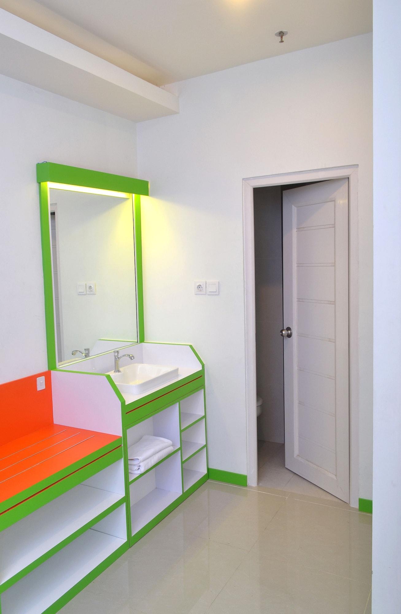 Titanium Express Homtel Hotell Jakarta Exteriör bild