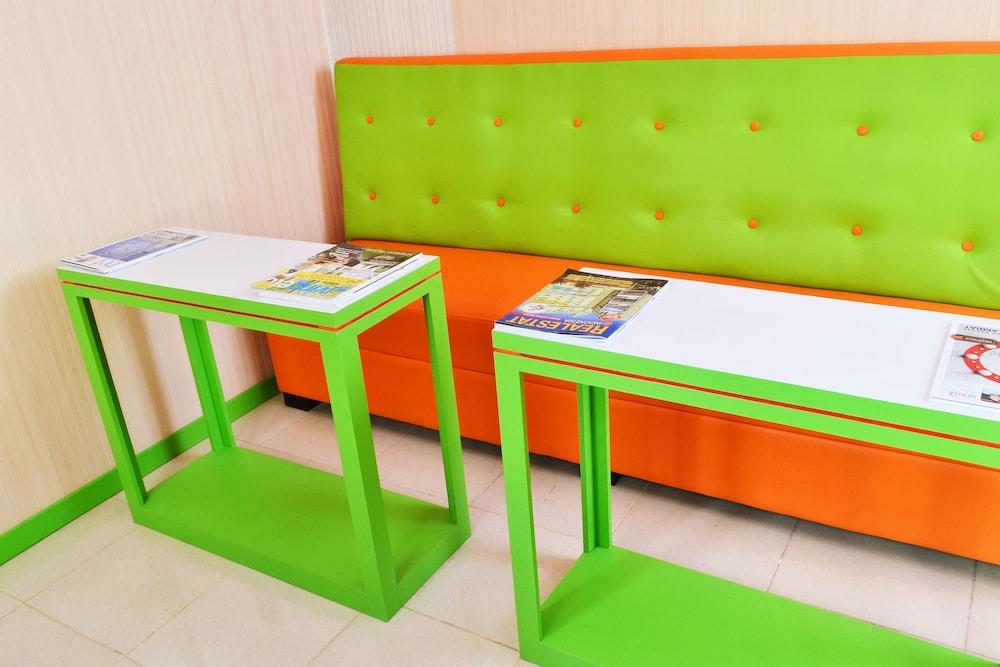 Titanium Express Homtel Hotell Jakarta Exteriör bild