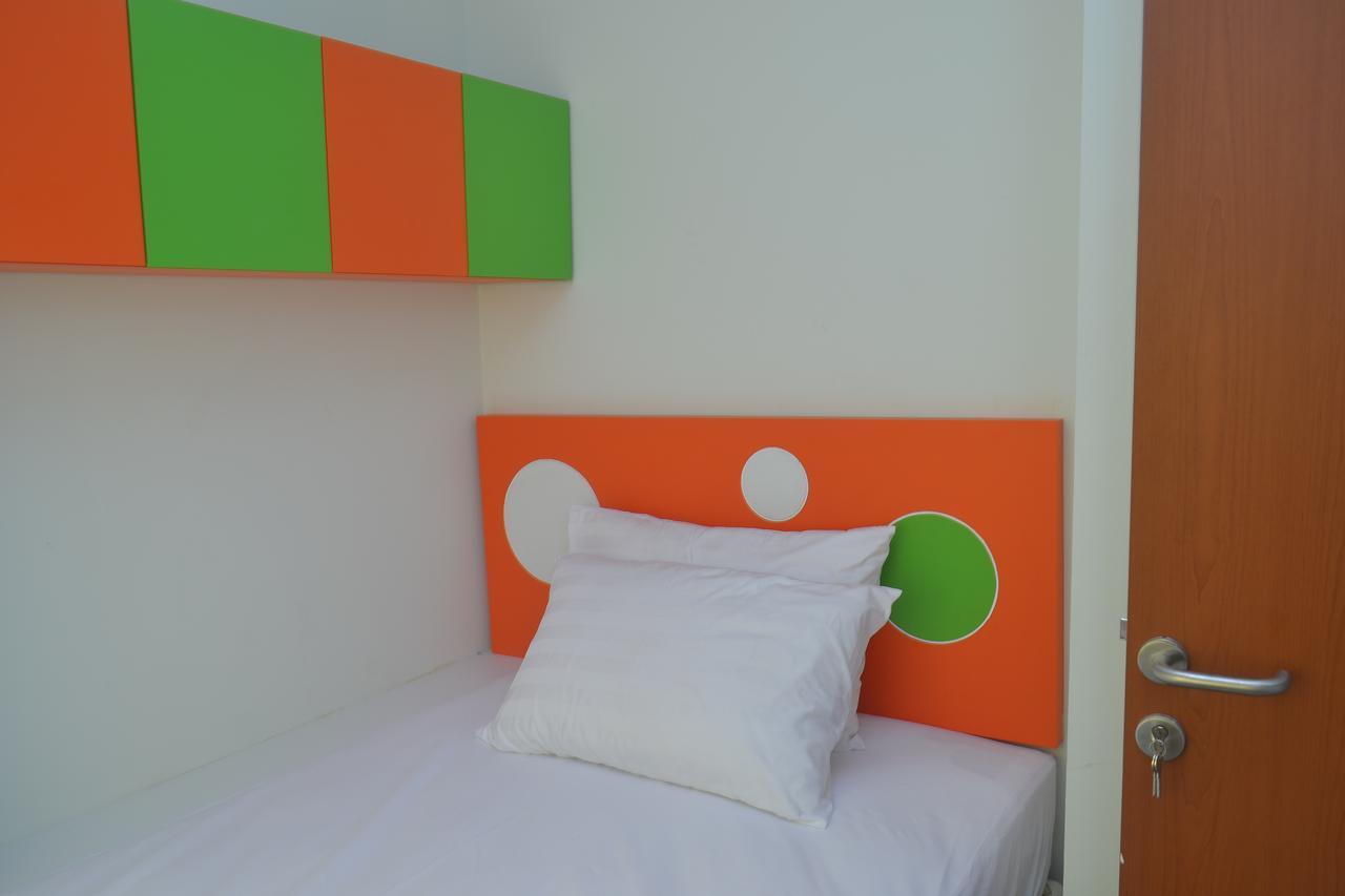 Titanium Express Homtel Hotell Jakarta Exteriör bild
