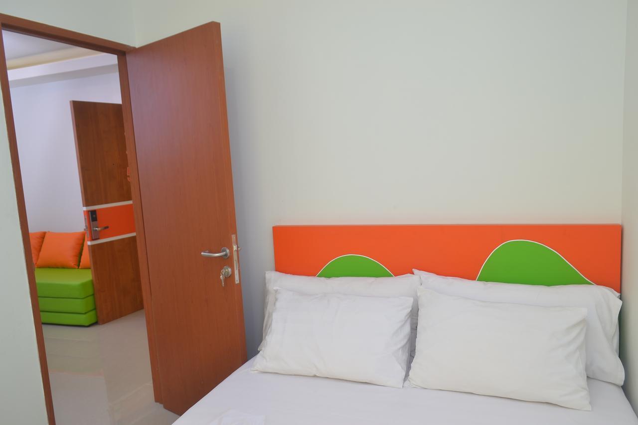 Titanium Express Homtel Hotell Jakarta Exteriör bild