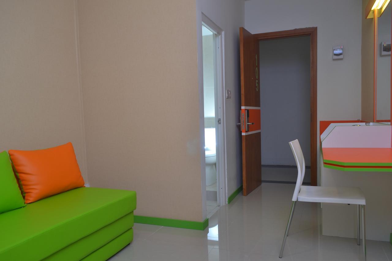 Titanium Express Homtel Hotell Jakarta Exteriör bild