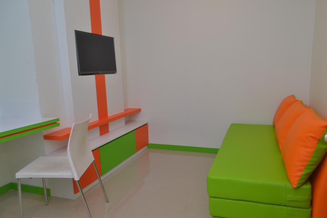Titanium Express Homtel Hotell Jakarta Exteriör bild