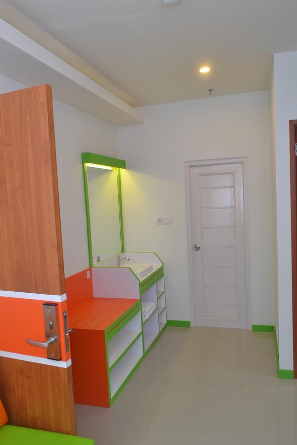 Titanium Express Homtel Hotell Jakarta Exteriör bild