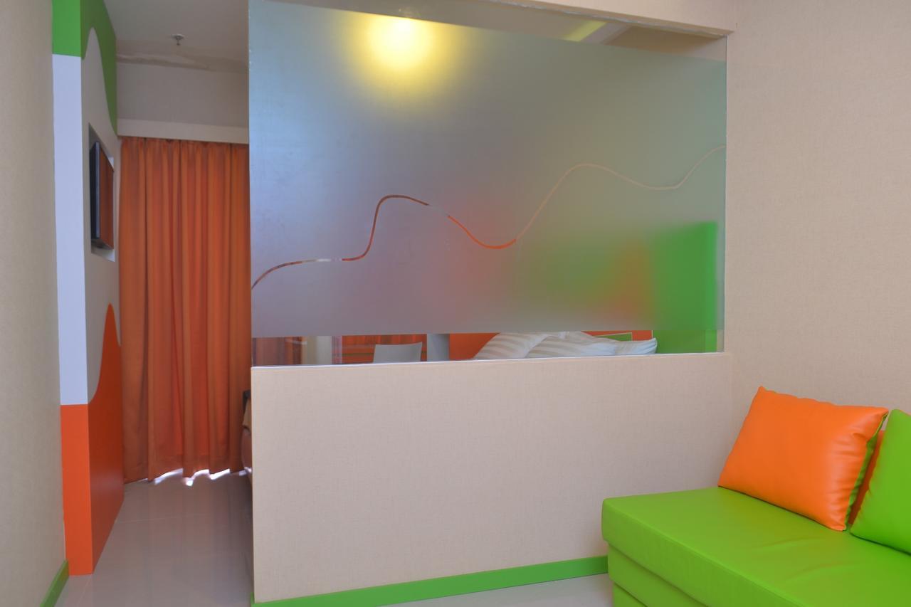 Titanium Express Homtel Hotell Jakarta Exteriör bild