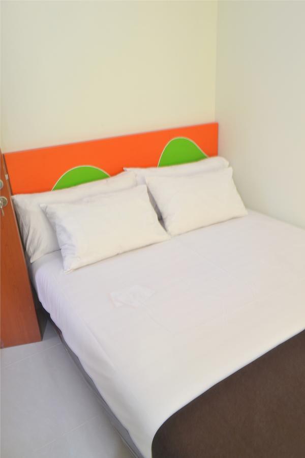Titanium Express Homtel Hotell Jakarta Exteriör bild