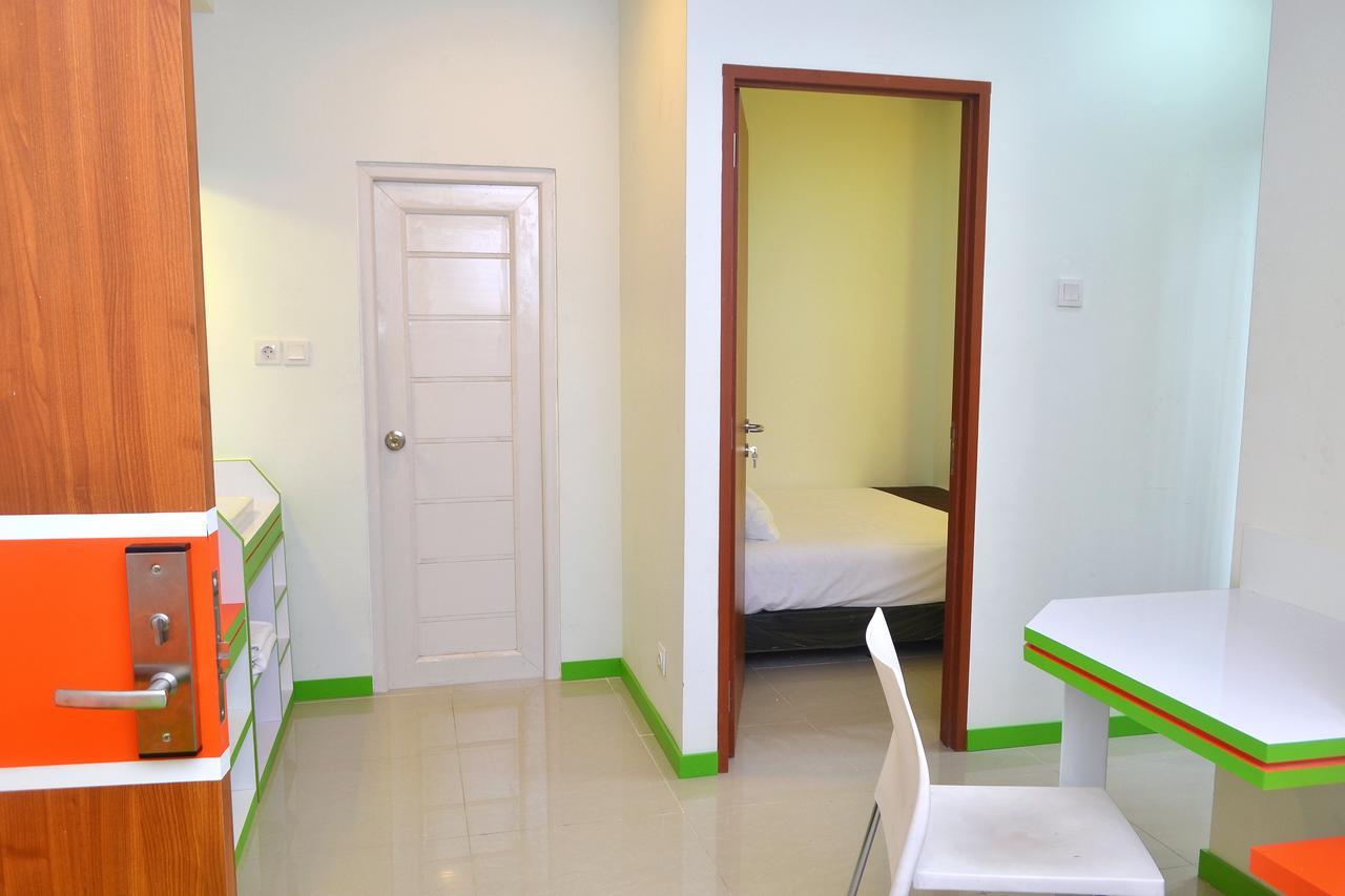 Titanium Express Homtel Hotell Jakarta Exteriör bild