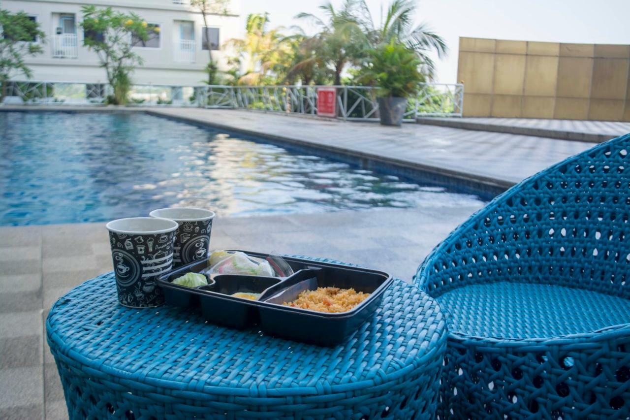 Titanium Express Homtel Hotell Jakarta Exteriör bild